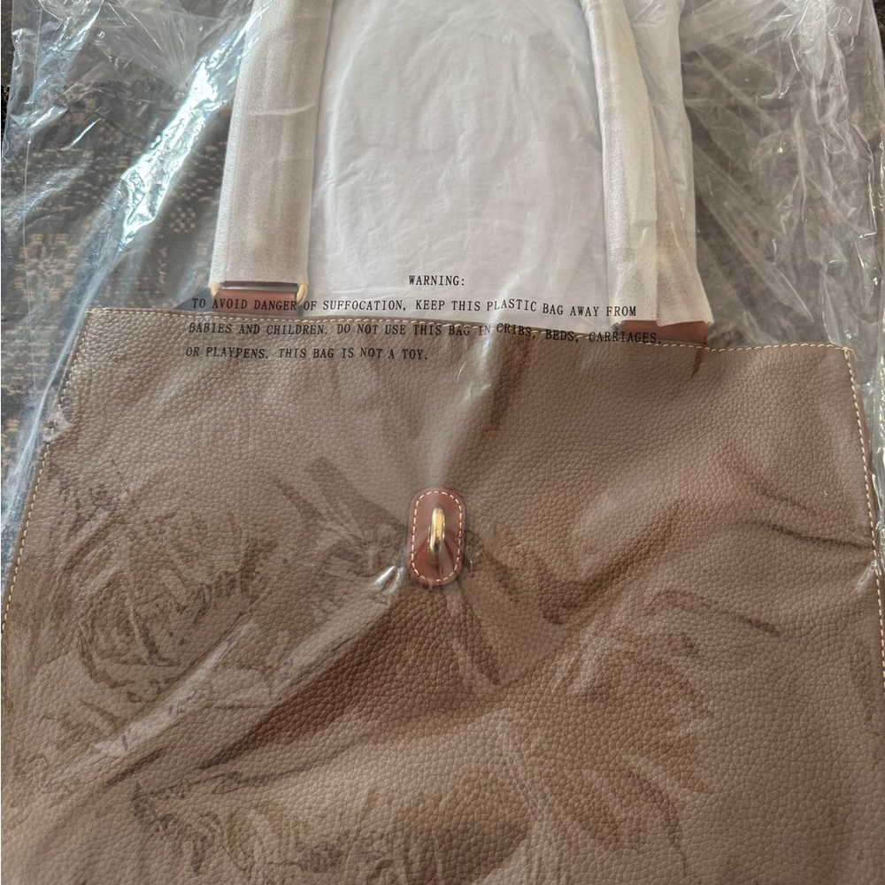 Dooney & Bourke Medium Logo Lock Tote **NEW** - Picture 3 of 4